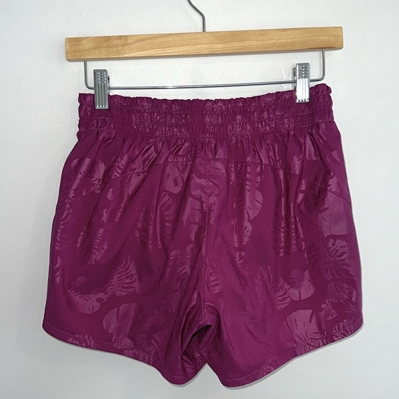 ATHLETA Botanical Racer Run Short 4.5” Exotic Fuchsia - Picture 4 of 9